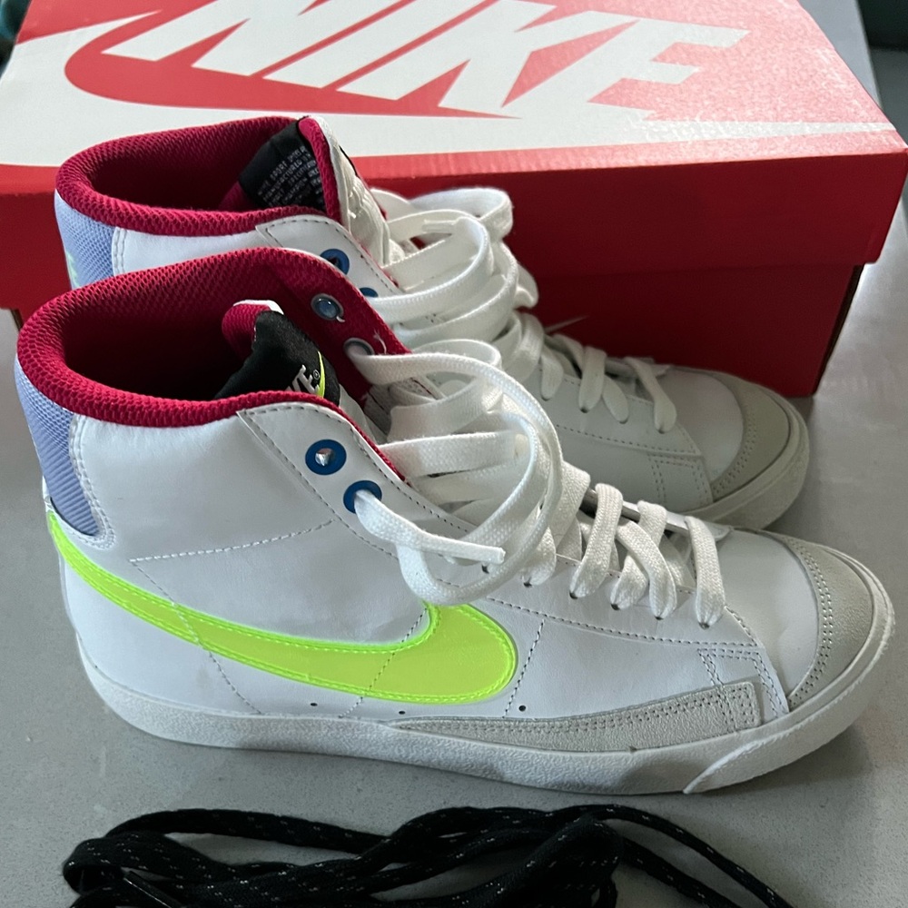 Nike Blazers Hi-Top Worn Once - Youth 7/Men’s 7/Women 8.5 - Neon